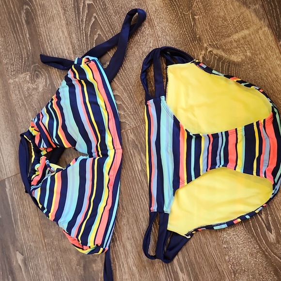 Striped bikini - Picture 1 of 6